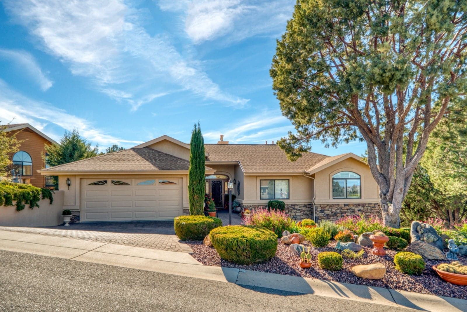 Maximizing Curb Appeal with Window Cleaning image