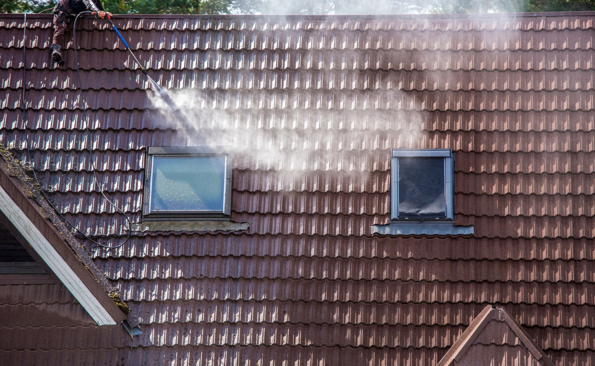 Blog post Understanding California's New Roof Cleaning Requirement for Homeowners Insurance image